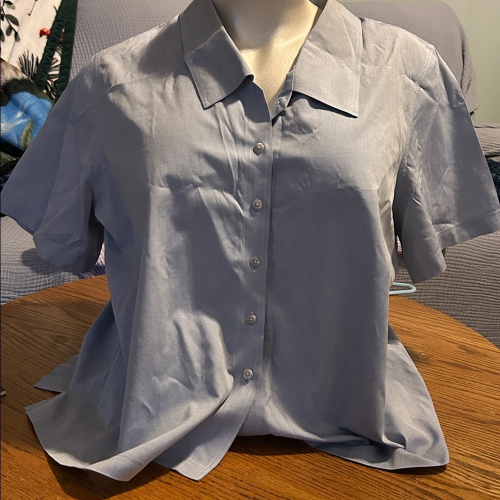 Vintage Travel Smith short sleeved wrinkle resistant blouse.  Size 3X. Soft blue